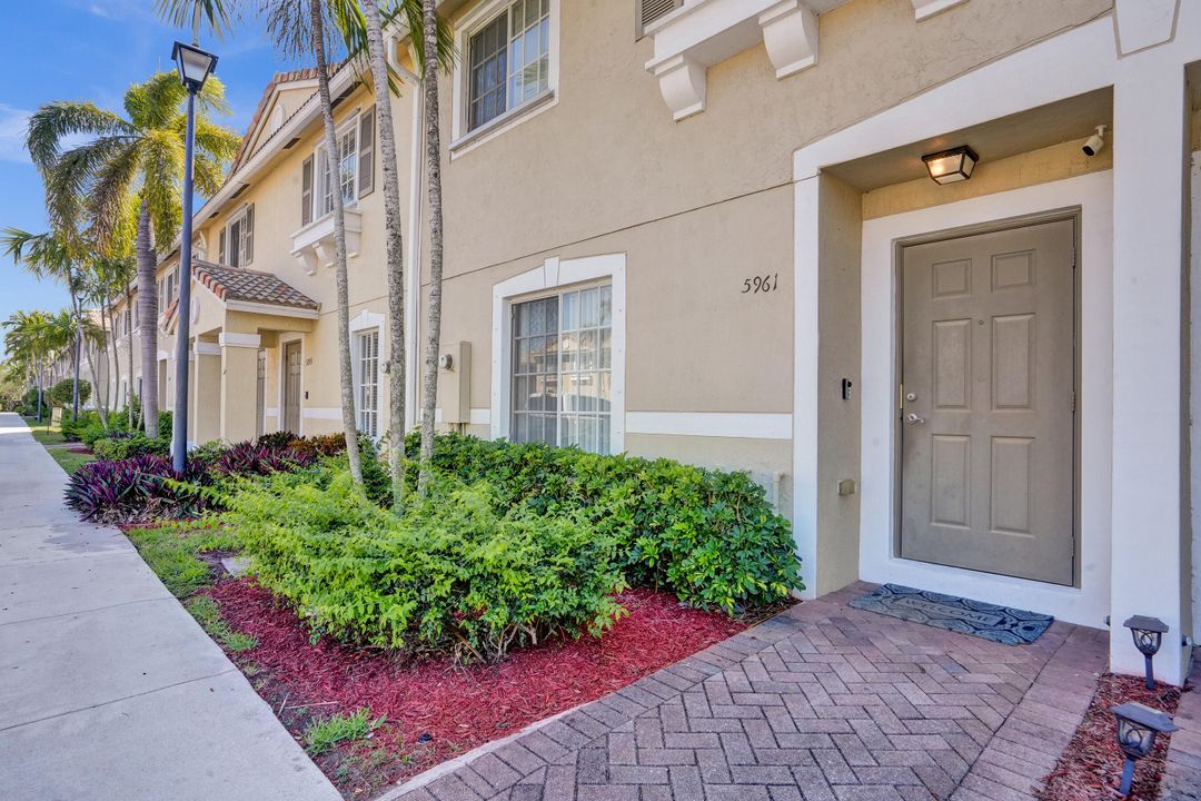 На продажу: $387,000 (3 спален, 2 ванн, 1408 Квадратных фут)