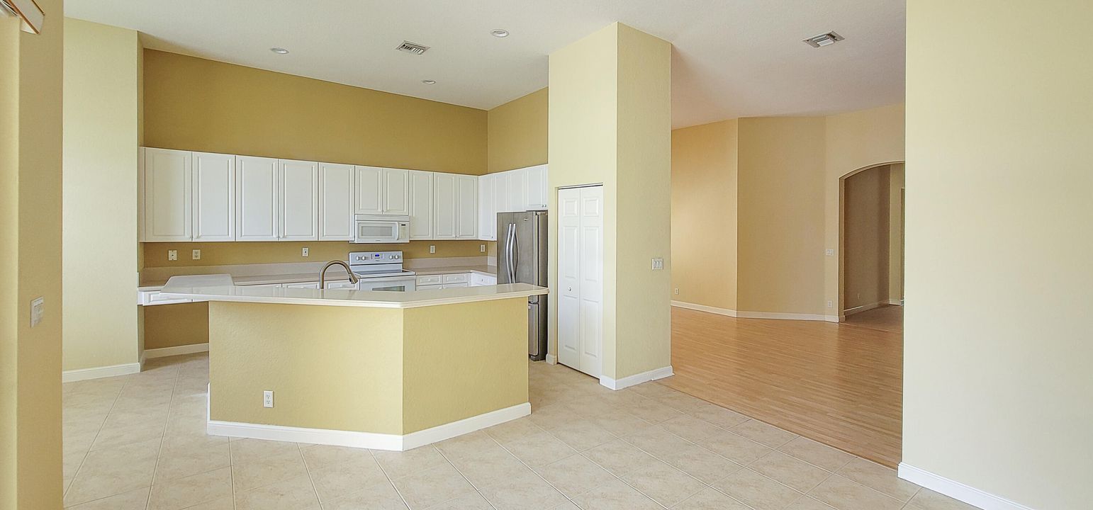 For Rent: $3,150 (3 beds, 2 baths, 2249 Square Feet)