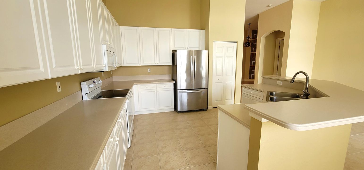 For Rent: $3,150 (3 beds, 2 baths, 2249 Square Feet)