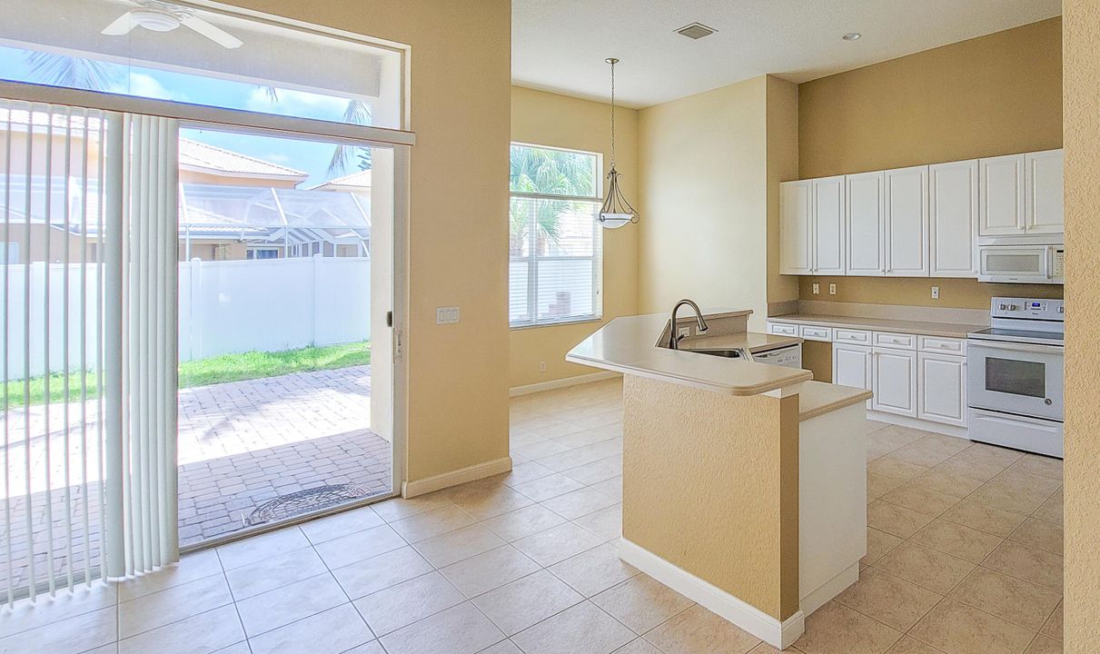 For Rent: $3,150 (3 beds, 2 baths, 2249 Square Feet)