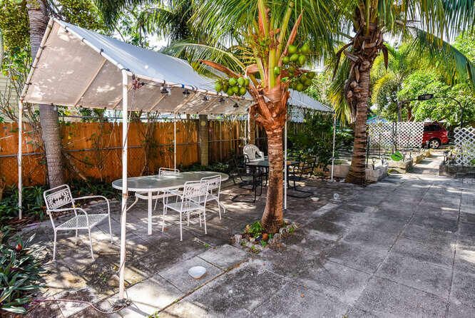 For Sale: $390,000 (2 beds, 2 baths, 800 Square Feet)