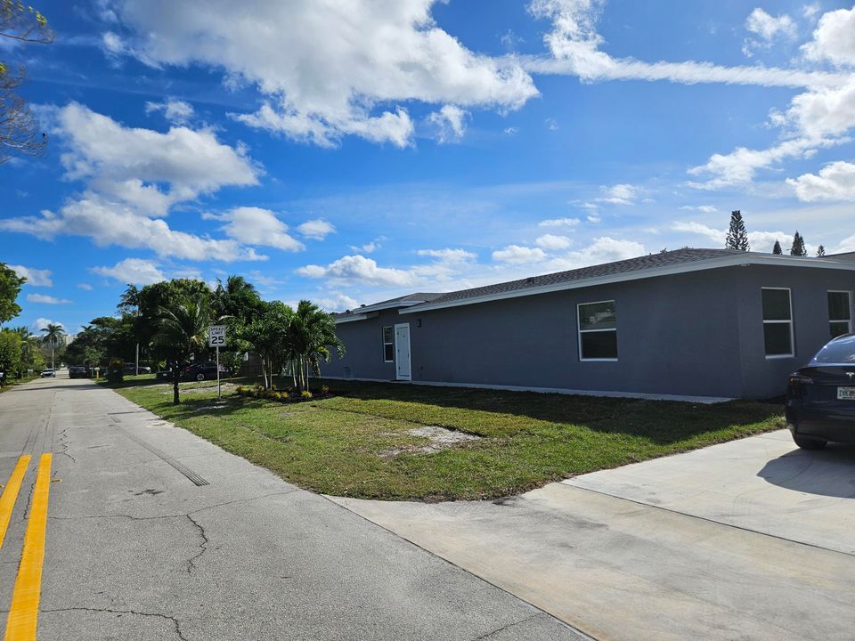 Active With Contract: $3,900 (4 beds, 4 baths, 1900 Square Feet)