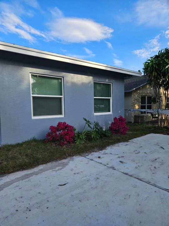 Active With Contract: $3,900 (4 beds, 4 baths, 1900 Square Feet)