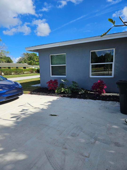 Active With Contract: $3,900 (4 beds, 4 baths, 1900 Square Feet)