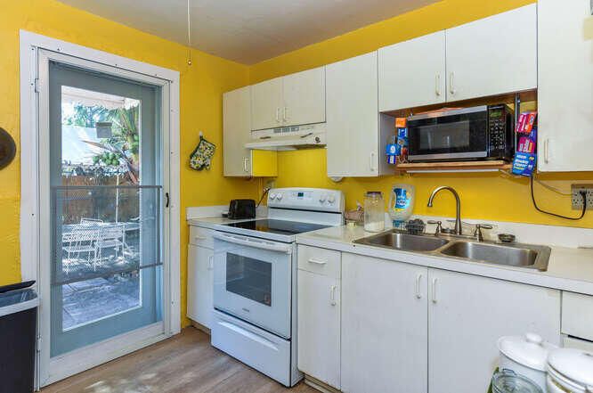 For Sale: $390,000 (2 beds, 2 baths, 800 Square Feet)