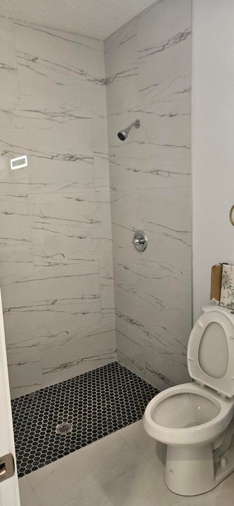 Active With Contract: $3,900 (4 beds, 4 baths, 1900 Square Feet)