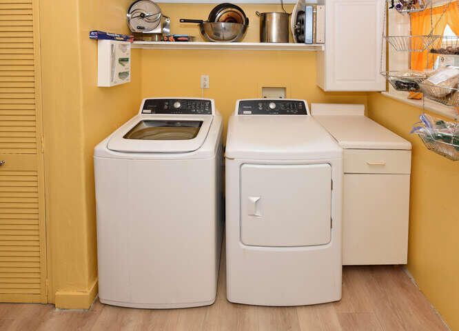 For Sale: $390,000 (2 beds, 2 baths, 800 Square Feet)