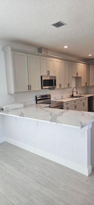 Active With Contract: $3,900 (4 beds, 4 baths, 1900 Square Feet)