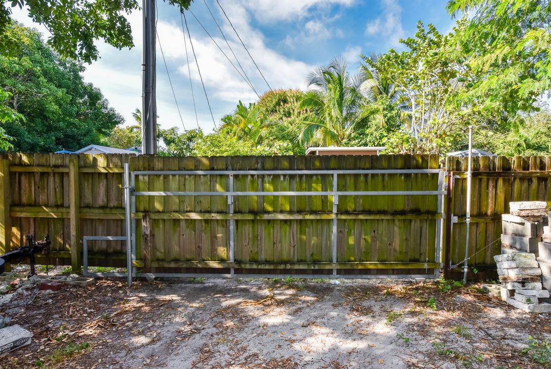 For Sale: $390,000 (2 beds, 2 baths, 800 Square Feet)