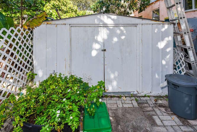 For Sale: $390,000 (2 beds, 2 baths, 800 Square Feet)