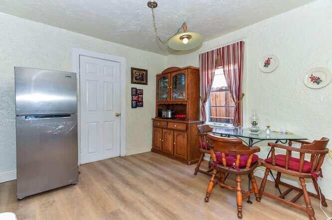 For Sale: $390,000 (2 beds, 2 baths, 800 Square Feet)