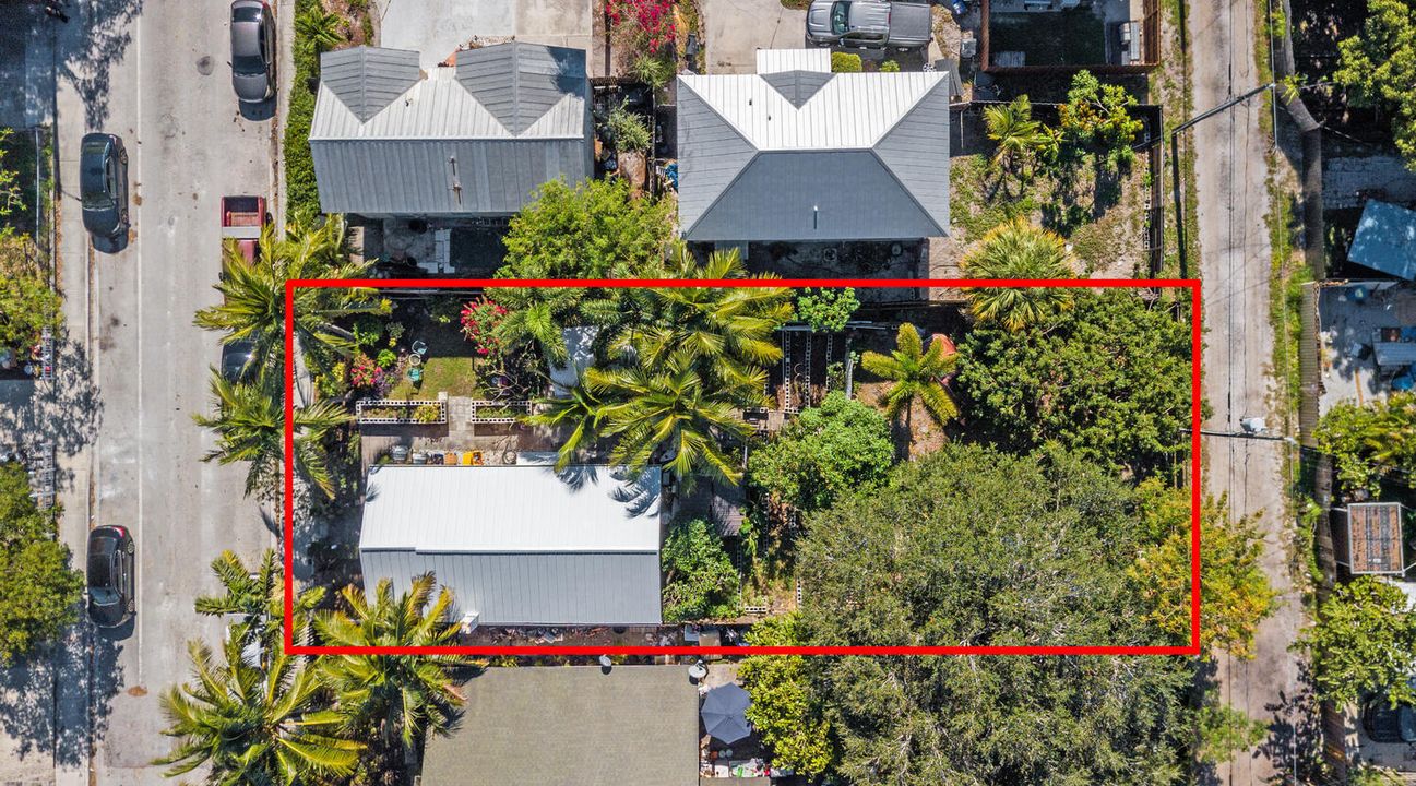 For Sale: $390,000 (2 beds, 2 baths, 800 Square Feet)