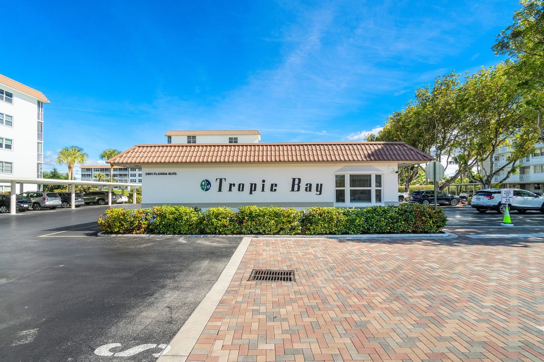 For Sale: $389,000 (2 beds, 2 baths, 1200 Square Feet)