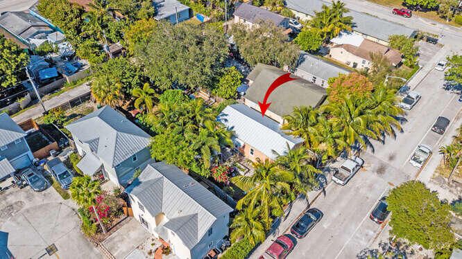 For Sale: $390,000 (2 beds, 2 baths, 800 Square Feet)