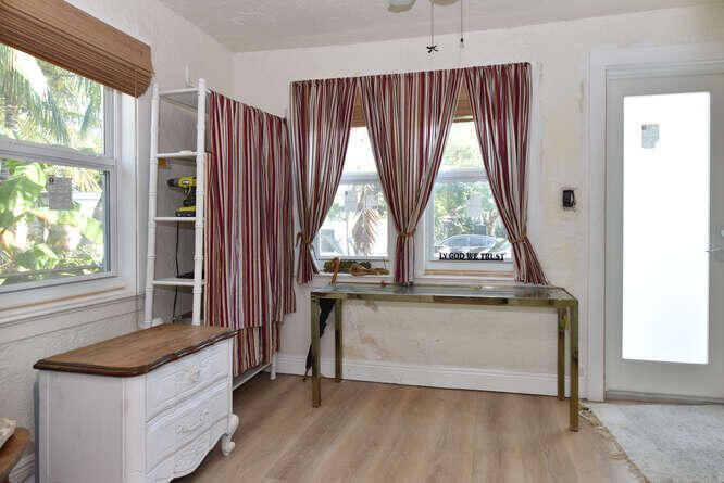 For Sale: $390,000 (2 beds, 2 baths, 800 Square Feet)