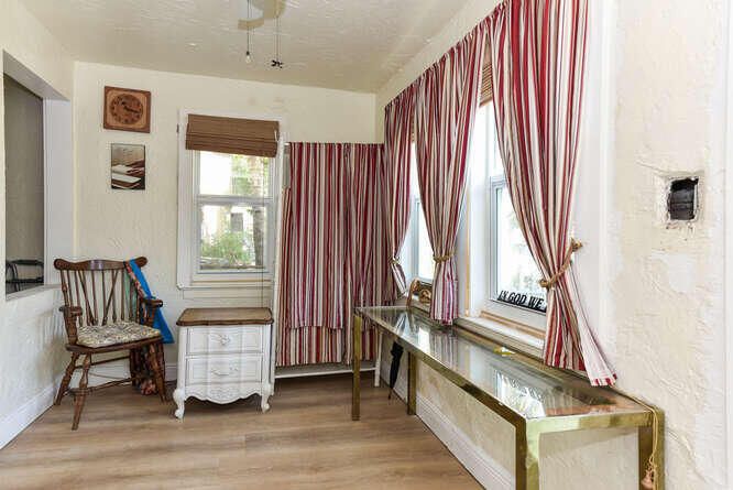 For Sale: $390,000 (2 beds, 2 baths, 800 Square Feet)