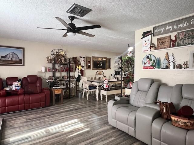 En Venta: $339,000 (3 camas, 2 baños, 1404 Pies cuadrados)