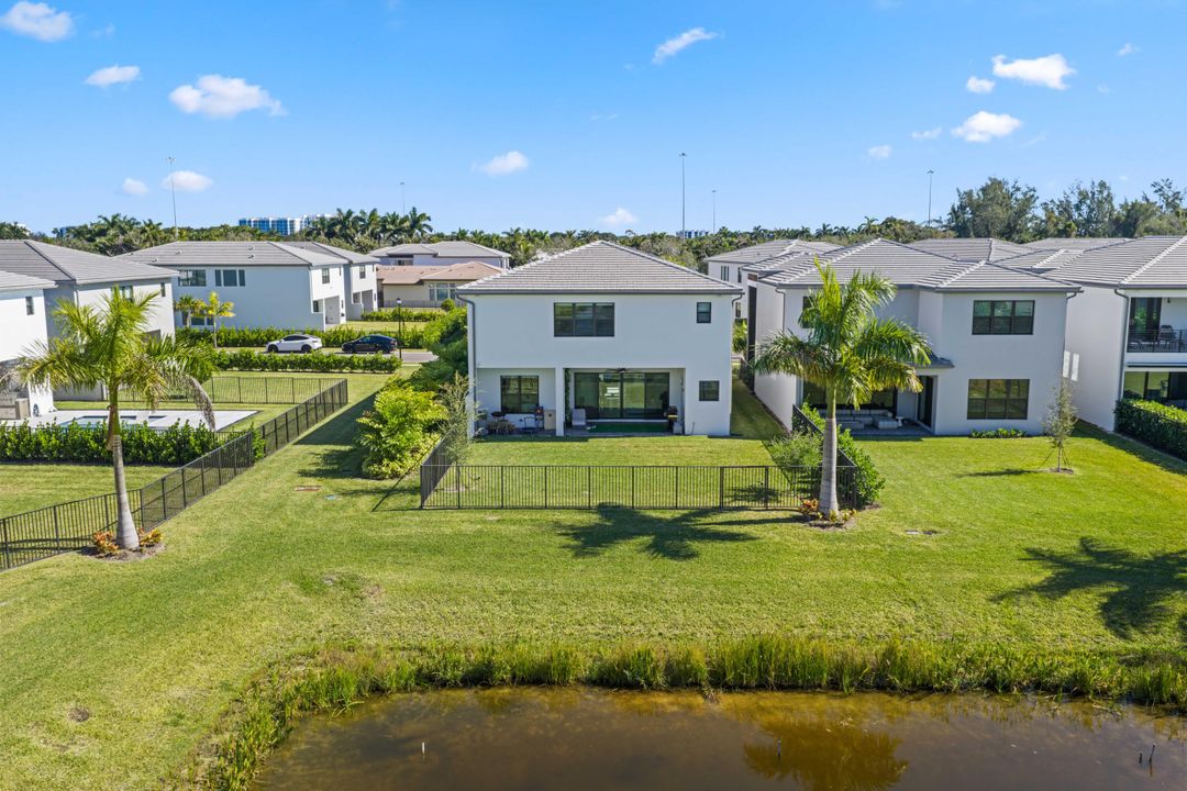 В аренду: $13,950 (5 спален, 7 ванн, 4605 Квадратных фут)