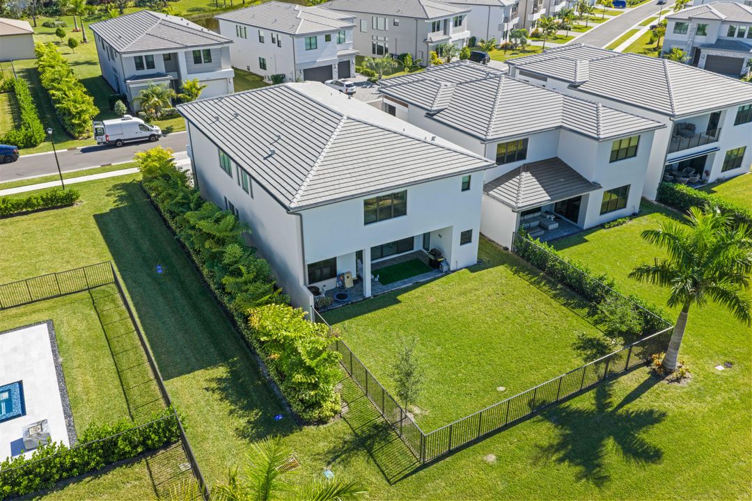 В аренду: $13,950 (5 спален, 7 ванн, 4605 Квадратных фут)