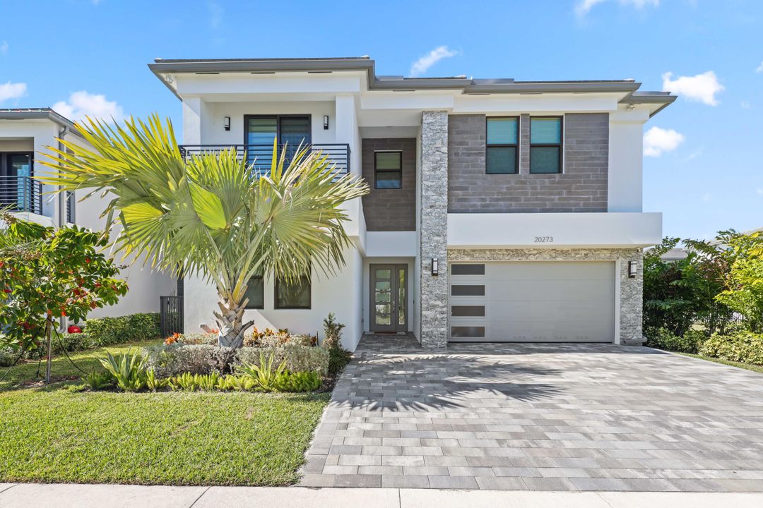 В аренду: $13,950 (5 спален, 7 ванн, 4605 Квадратных фут)