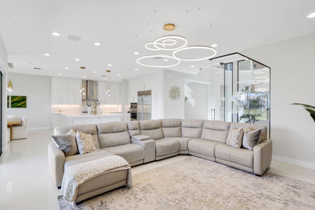 В аренду: $13,950 (5 спален, 7 ванн, 4605 Квадратных фут)