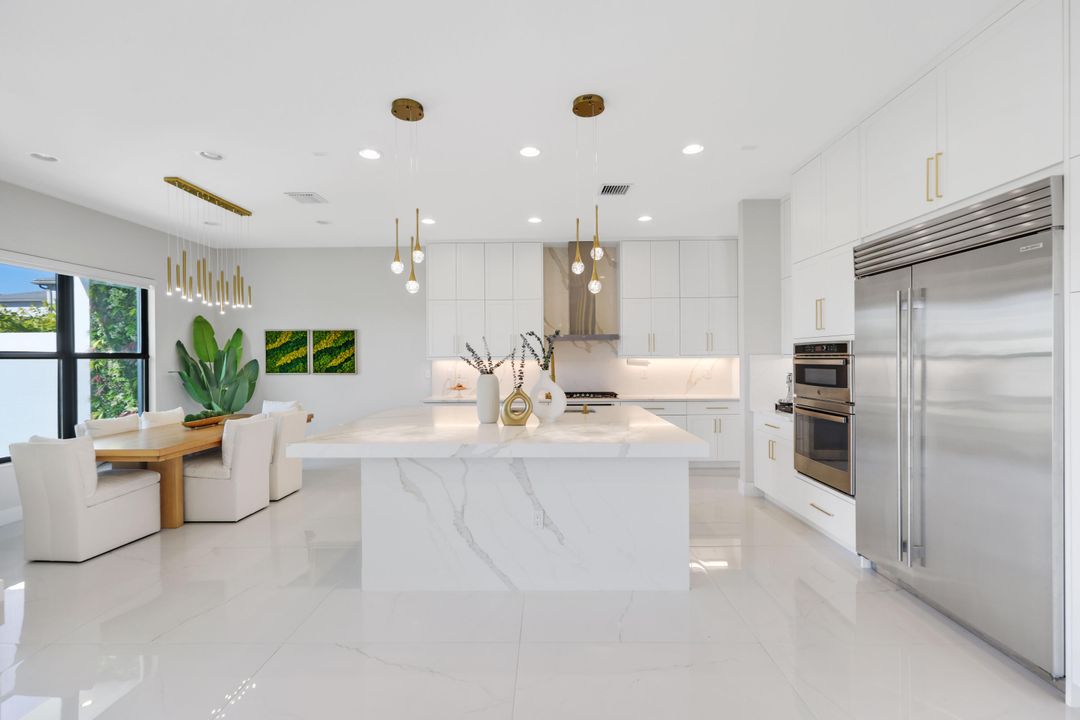 В аренду: $13,950 (5 спален, 7 ванн, 4605 Квадратных фут)