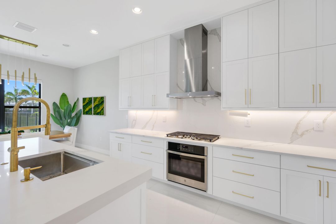 В аренду: $13,950 (5 спален, 7 ванн, 4605 Квадратных фут)