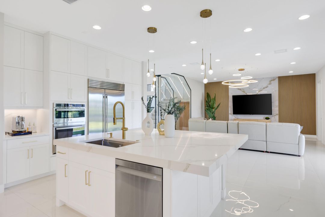 В аренду: $13,950 (5 спален, 7 ванн, 4605 Квадратных фут)