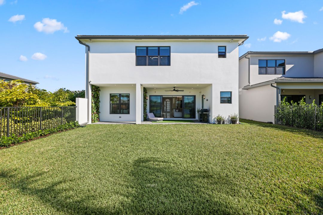 В аренду: $13,950 (5 спален, 7 ванн, 4605 Квадратных фут)