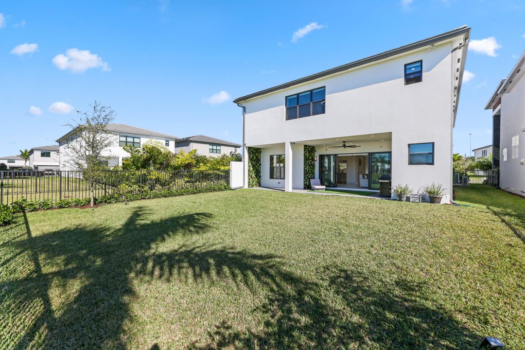 В аренду: $13,950 (5 спален, 7 ванн, 4605 Квадратных фут)