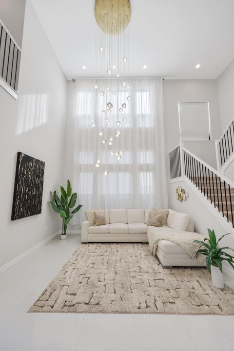 В аренду: $13,950 (5 спален, 7 ванн, 4605 Квадратных фут)