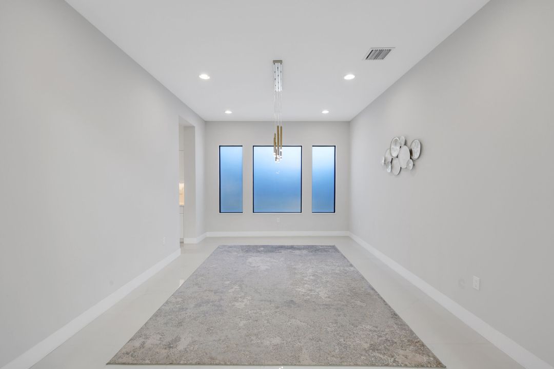 В аренду: $13,950 (5 спален, 7 ванн, 4605 Квадратных фут)