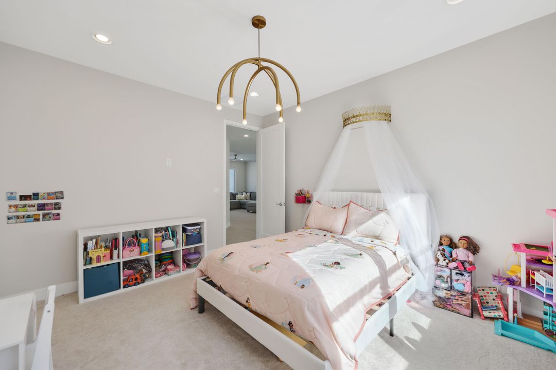 В аренду: $13,950 (5 спален, 7 ванн, 4605 Квадратных фут)