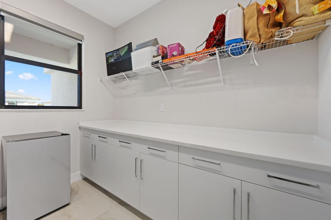 В аренду: $13,950 (5 спален, 7 ванн, 4605 Квадратных фут)