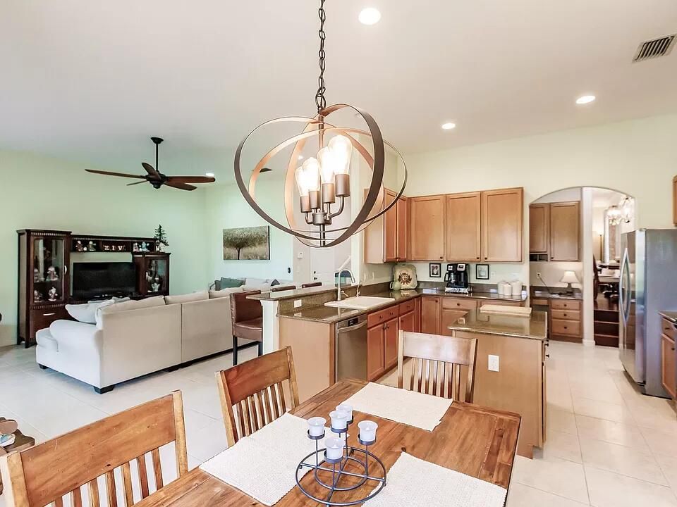 На продажу: $890,000 (4 спален, 4 ванн, 3668 Квадратных фут)