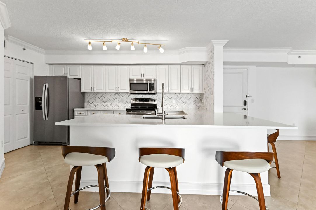 В аренду: $4,700 (2 спален, 2 ванн, 1400 Квадратных фут)