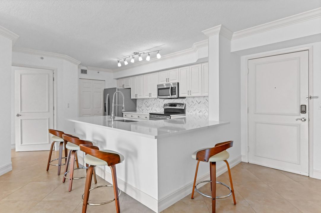 В аренду: $4,700 (2 спален, 2 ванн, 1400 Квадратных фут)