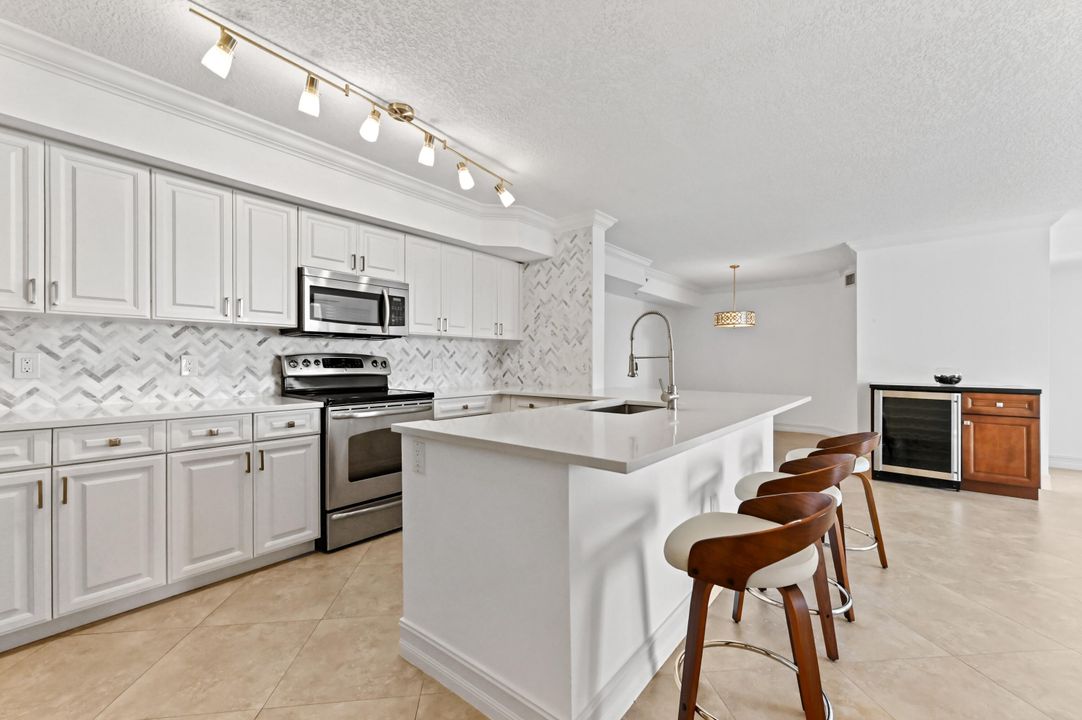 В аренду: $4,700 (2 спален, 2 ванн, 1400 Квадратных фут)