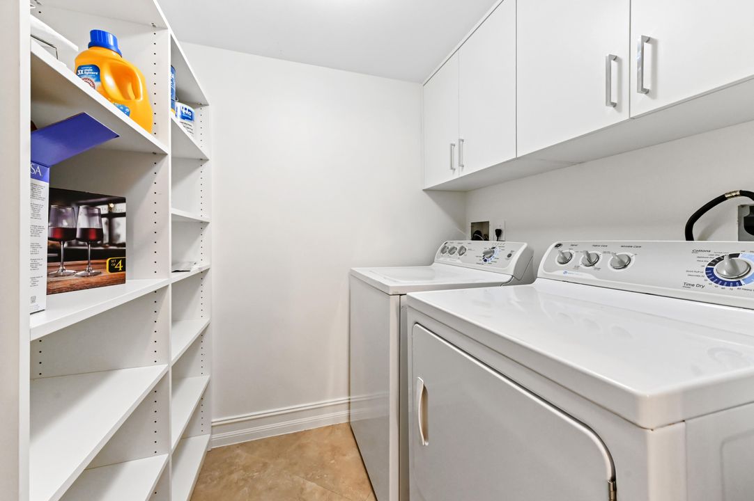 В аренду: $4,700 (2 спален, 2 ванн, 1400 Квадратных фут)