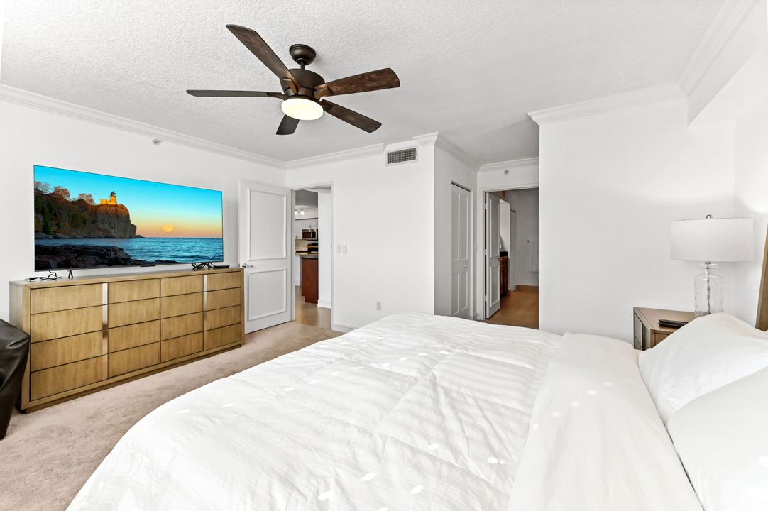 В аренду: $4,700 (2 спален, 2 ванн, 1400 Квадратных фут)