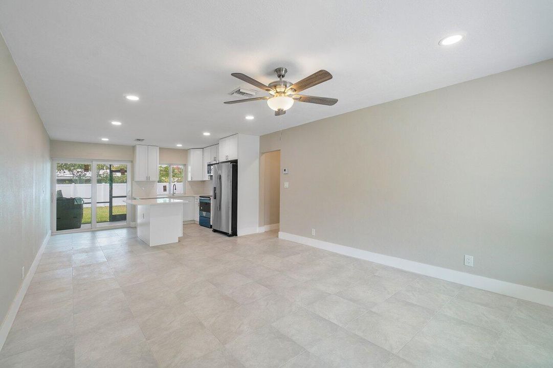 出租: $2,950 (2 贝兹, 1 浴室, 925 平方英尺)