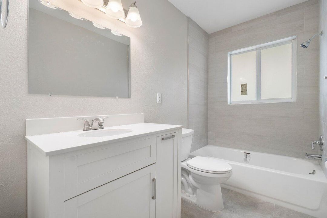 出租: $2,950 (2 贝兹, 1 浴室, 925 平方英尺)