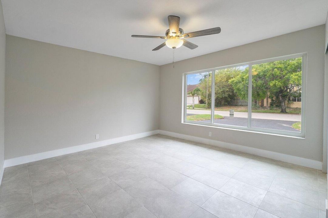 出租: $2,950 (2 贝兹, 1 浴室, 925 平方英尺)