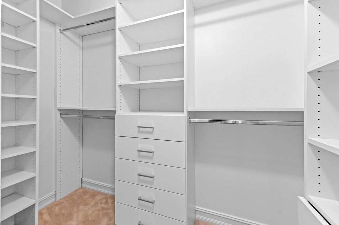 В аренду: $4,700 (2 спален, 2 ванн, 1400 Квадратных фут)