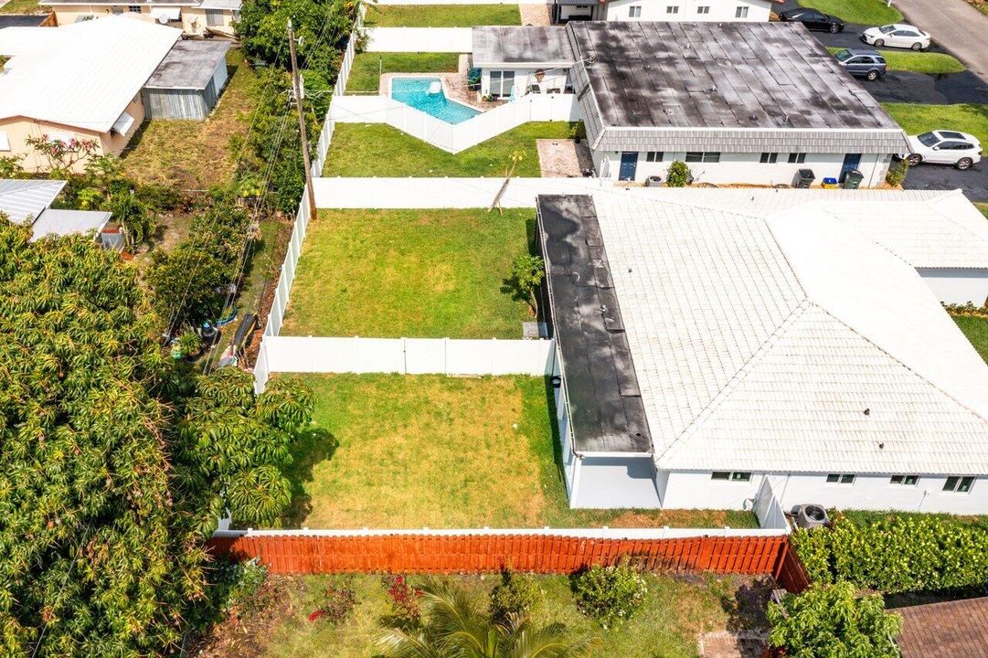 出租: $2,950 (2 贝兹, 1 浴室, 925 平方英尺)