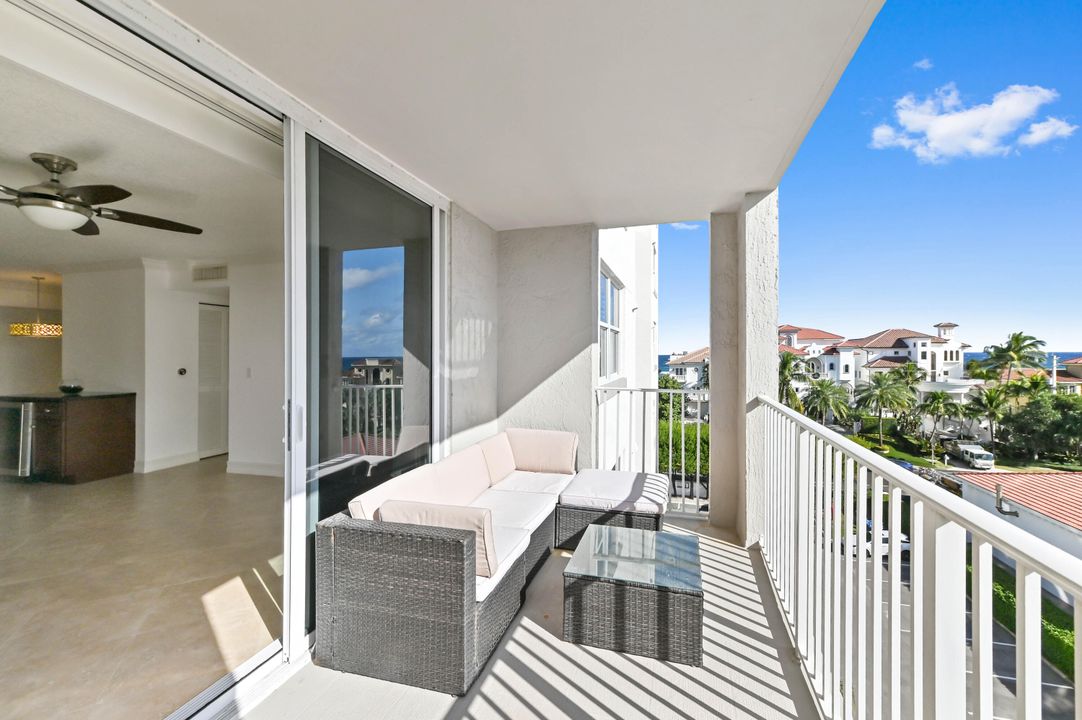 В аренду: $4,700 (2 спален, 2 ванн, 1400 Квадратных фут)