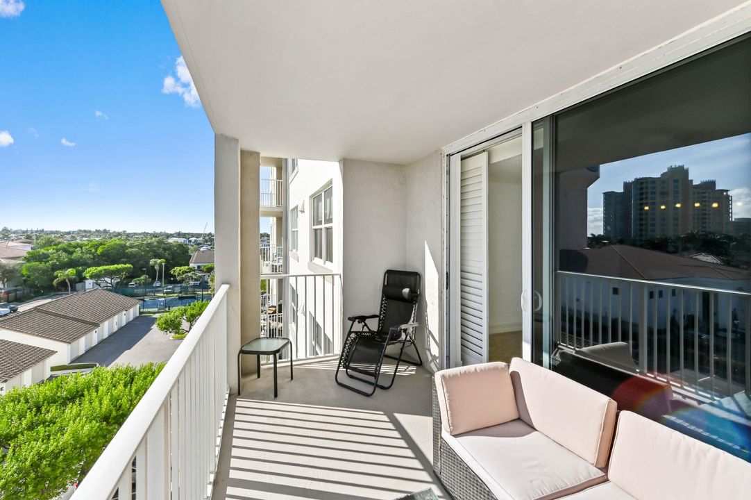 В аренду: $4,700 (2 спален, 2 ванн, 1400 Квадратных фут)