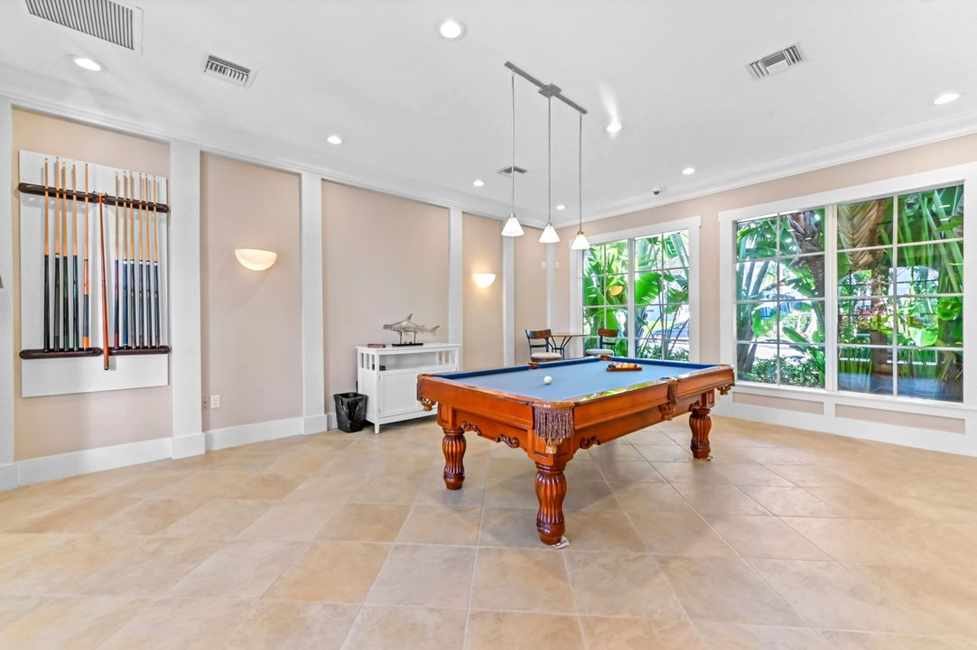 В аренду: $4,700 (2 спален, 2 ванн, 1400 Квадратных фут)