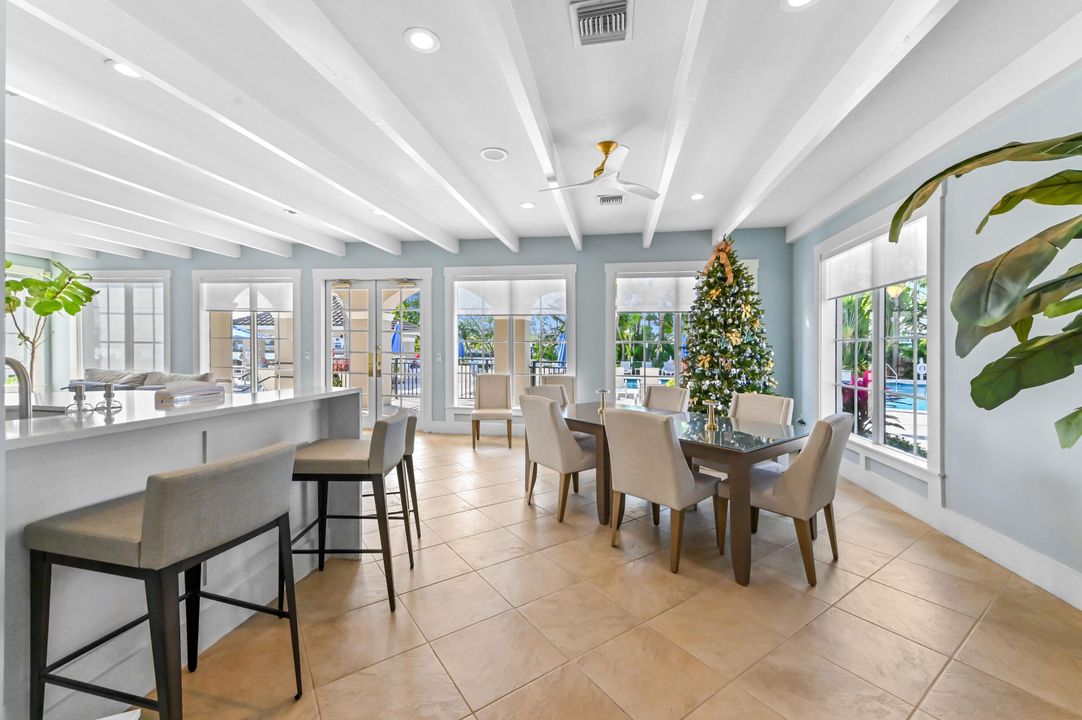 В аренду: $4,700 (2 спален, 2 ванн, 1400 Квадратных фут)