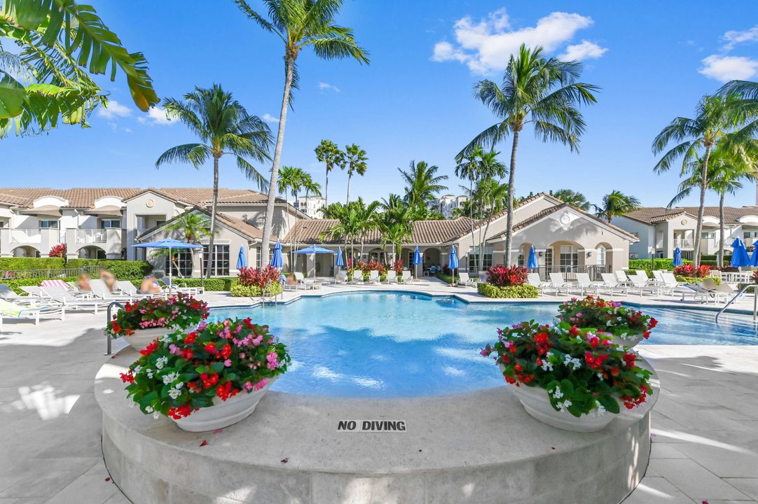 В аренду: $4,700 (2 спален, 2 ванн, 1400 Квадратных фут)